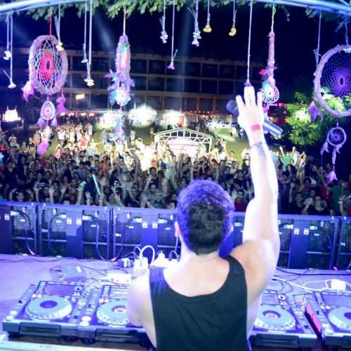 Account dedicated for the paraguayan Dj & Producer.     Fans Club  @djcass_andres.