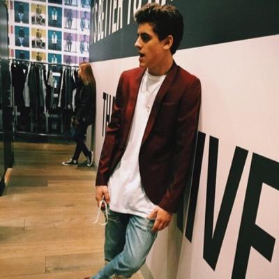 endlessgilinsky's profile picture. basically just a typical fangirl ((emphasis on the basic in basically)) 0/every fandom to ever exist