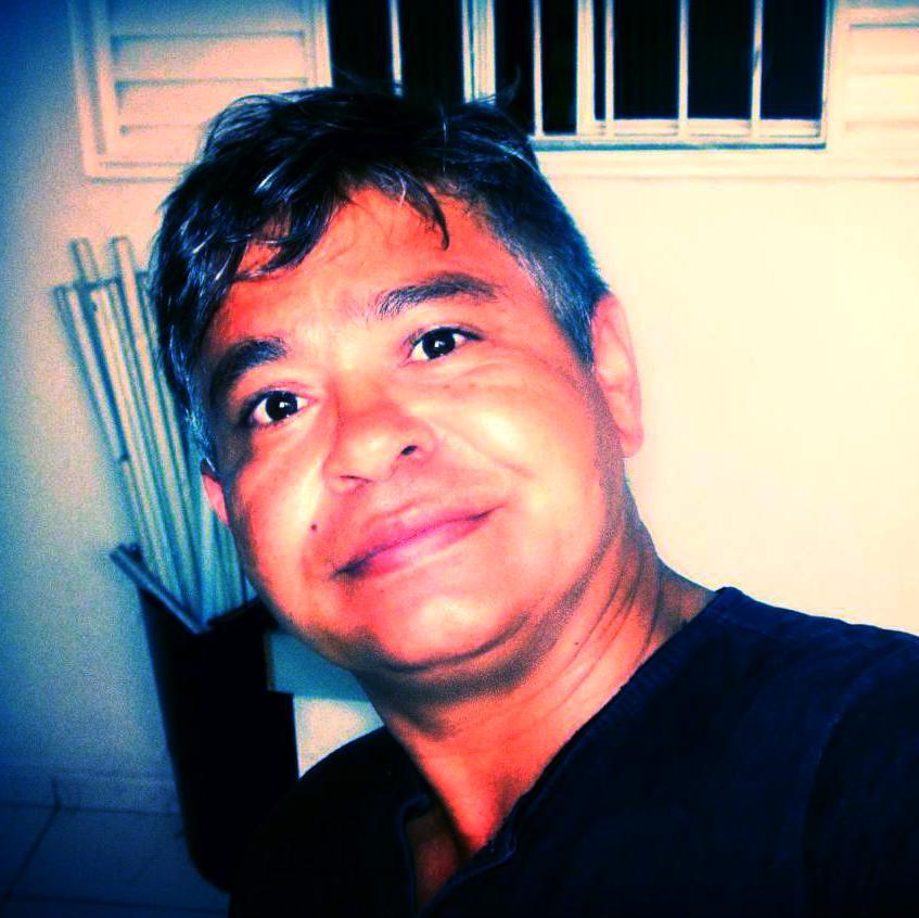 CORTÊS COM TODOS, SOCIÁVEL COM MUITOS, ÍNTIMO DE POUCOS, AMIGO DE UM E INIMIGO DE NENHUM.