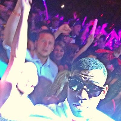 Capturing the wildest party scenes in the college world! #SYPH it's all free! partyhard803@gmail.com to be featured. Instagram: SYPH_wasted