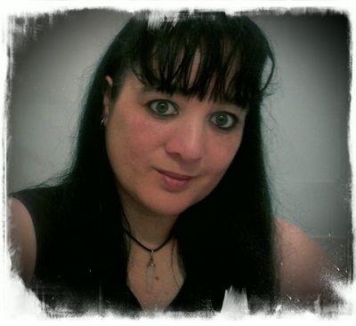 love sports,music,beer and pizza (wwe is my favourite) and this is how I roll :)