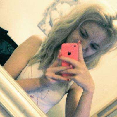 Khloielevries's profile picture. Just an oldham/manchester girl who's obsessed with @barsandmelody met bam 31/07/14 & 07/11/14 #lovatic #bambino #harvster