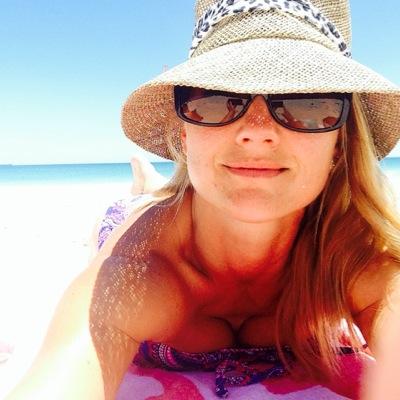 Roxy3192's profile picture. lover of animals, beach, travel, sunshine & is a hopeless romantic