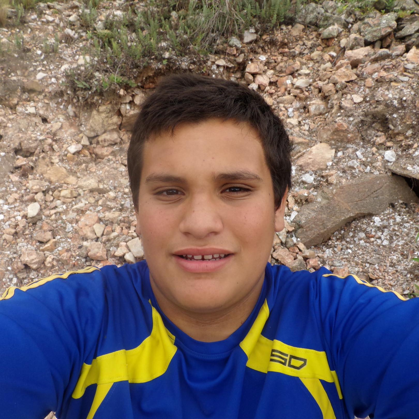 c,a,b,j ...Hasta el mas idiota merece un poco de amor, y si es el tuyo mejor, por que el tuyo es el mejor♥