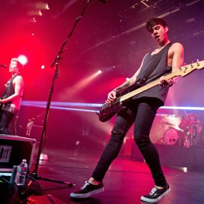 im kinda obsessed with bands and i follow everyone back