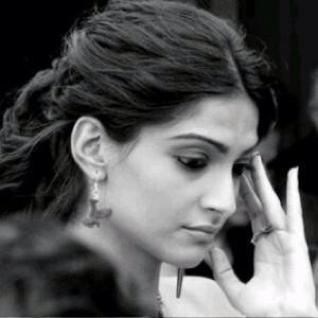 pinkdream27's profile picture. ورثت من والدي هيبة اﻟصمت والحنان وعزة النفس  وعلمنيّ أن لاحاجہ لي ﻋند مخلوق  وأن اللہَ معي دائماً..