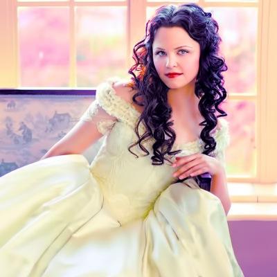 snow_fairest's profile picture. Never give up on true love for it will always find you. #Snowing #Taken @Charming_OUAT_ Our daughter the Savior @HomeEnchantedFo My best friend @FamousEvilQueen