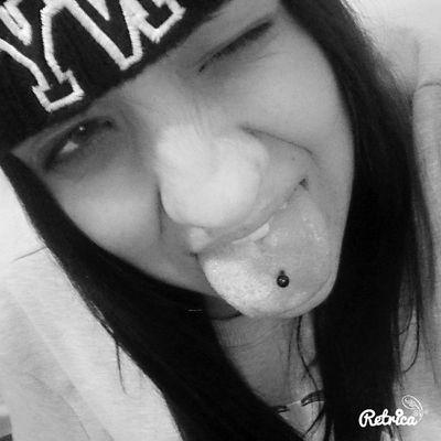 Nivel 18● Hermana de la mejor ⓧⓡⓞⓒⓘⓨ● Si sonríes te doy una ⓞⓡⓔⓞ ツ✌ ●Existen princesas sin corona y yo soy una de ellas ️