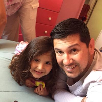 Asistente Social de profesion, enamorada de mi familia, mi hija Matilde, mi marido, mis padres, agradecida de Dios por la vida y la felicidad que me regala
