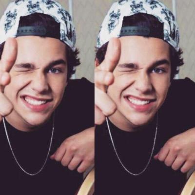 dm me pictures of mahomies that you think are gorgeous along with their @ name☺ rt/fav all your beautiful mahomies friends