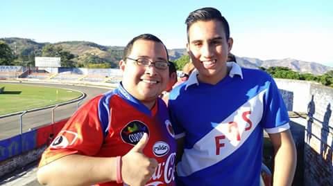 Loco servidor de Jesús, soñador. Graduado del CCFLJovenes. // Graduado de la Universidad de El Salvador.