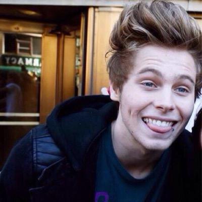 hi cutie, go follow @deepthroatmuke ilysm