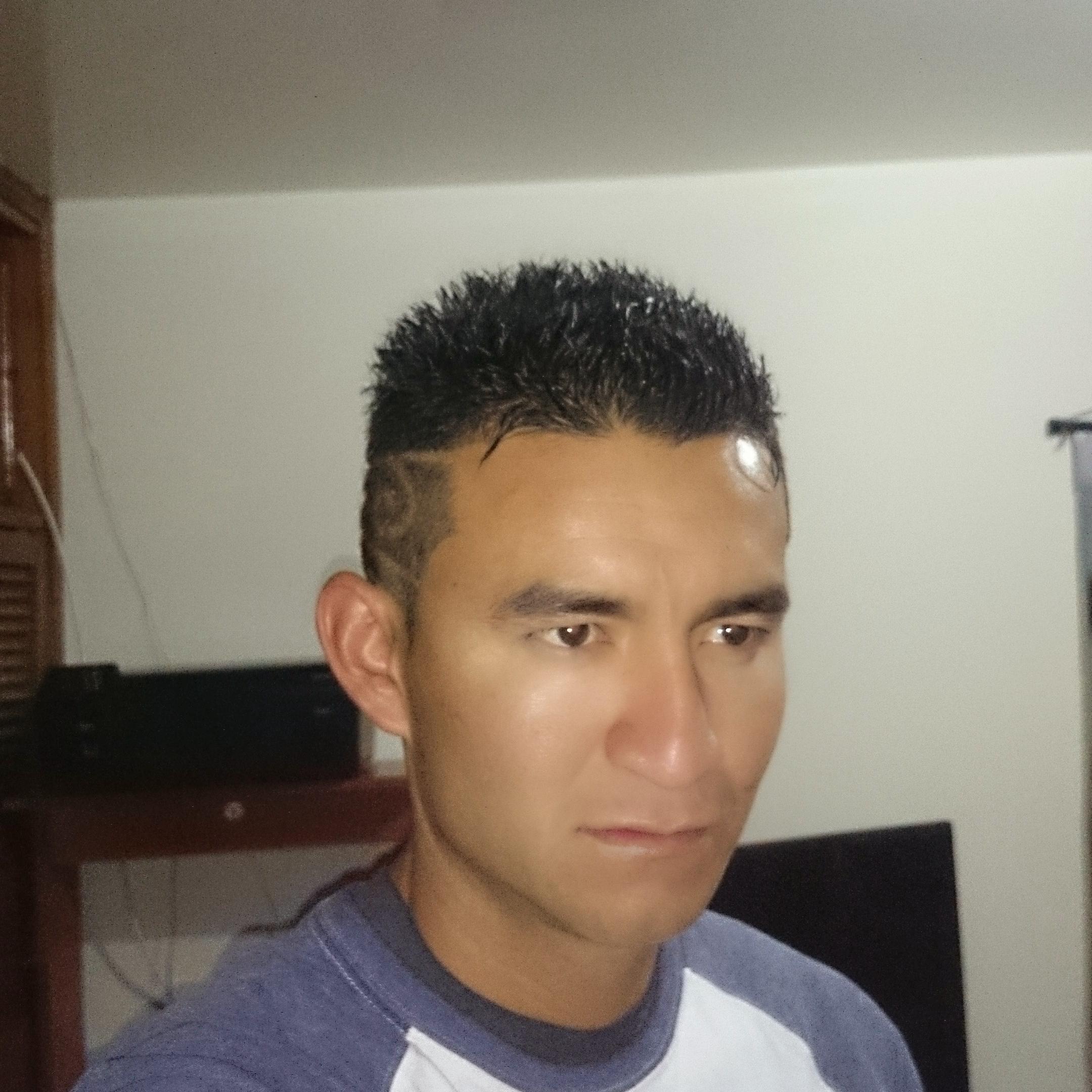 Insp en seguridad industrial y enamorado de la vida y de todas las mujeres hermoxas de este país