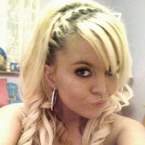 Just me I'm 21 luv music and the soaps. Especially. Hollyoaks I'm 100% Irish :) born and raised :) Came on here to follow all my fav artists n actors and actres