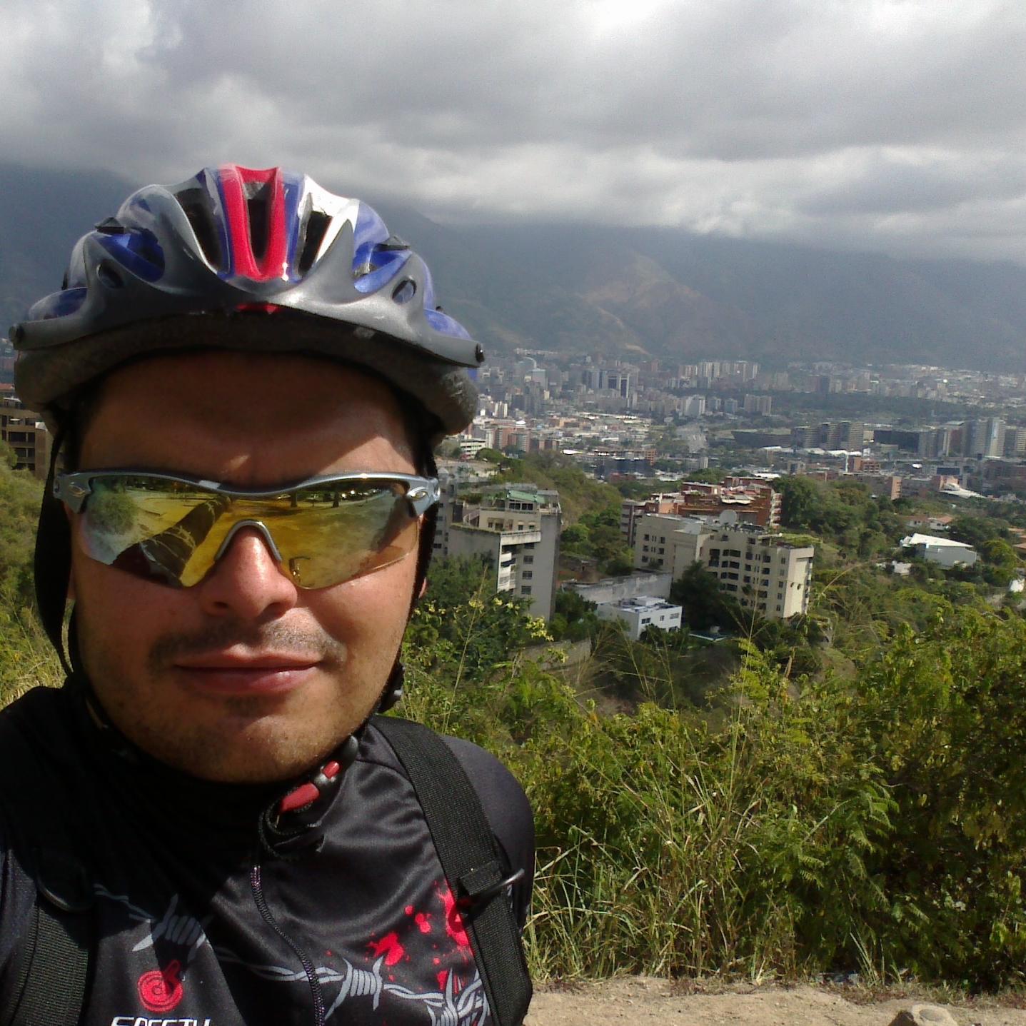 JDArjona_86's profile picture. Lic. en Fisica. UCV. Feliz, Optimista, Amante de esta vida. Hasta ahora un viaje interesante. Viviendo cada momento de cada dia....