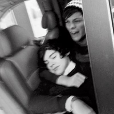 follow from @somberstylinson!! please follow her!
