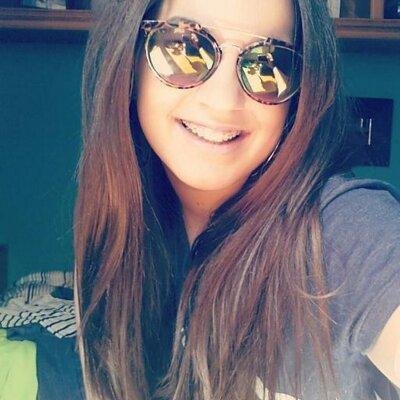 DespiertaSm's profile picture. La llamaron Felicidad y ya, desde muy pequeña, sintió la necesidad de ser una fugitiva. Y desde entonces el mundo la persigue.