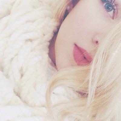 Hi! I'm Dove Cameron. 19✨ Actress/Singer✨ I love food, cuddles and hugs.❤️.