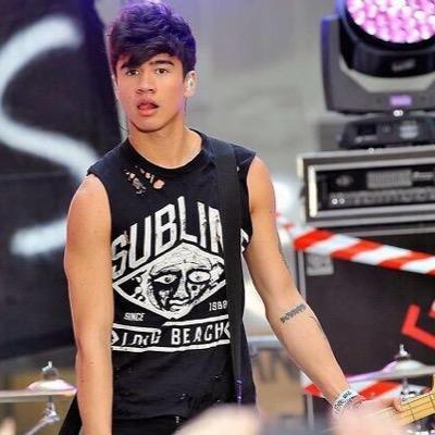 1d & 5sos are kinda cool