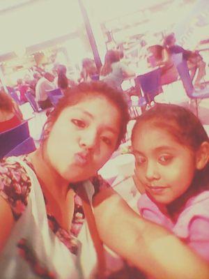 Estudiante, soltera
Bla bla bla ;) :3 :)