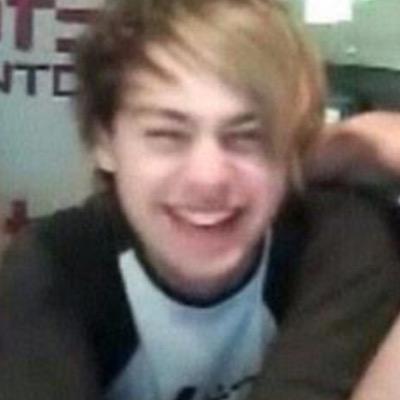follow @Iovesickmgc bc loves u and thinks ur beautiful