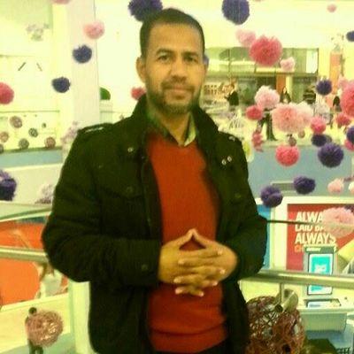 ‏‏‏اعشـــــــق الصمت .  أبتـــــسم رغـــــم همي .. أضحكك رغــــم حزنـــــــي! .. لآ أحد يعلـــم مابداخلــي . هــكــذا انـــا...