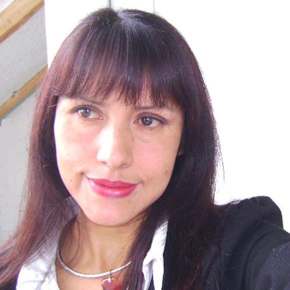 Arquitecta, profesional independiente, trabaja en planificación y diseño de proyectos de arquitectura, urbanismo y restauración.
