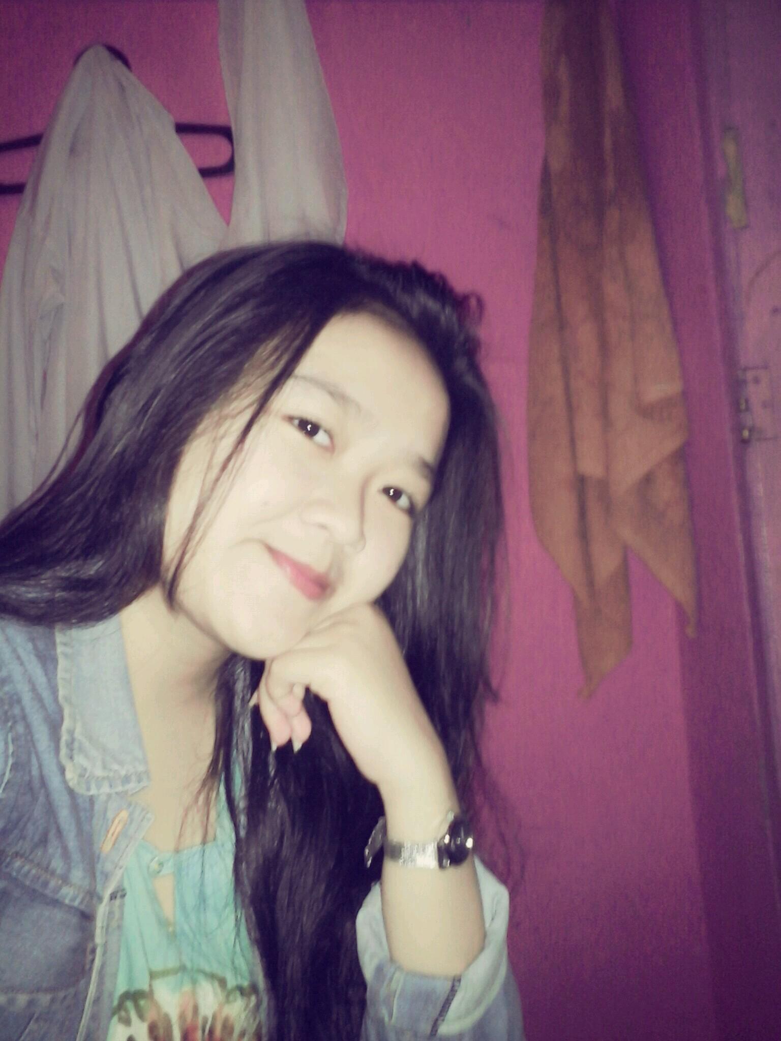 Dia yang bikin hati ini penasaran :):$
