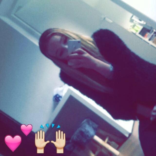 i'm the queen of your kingdom so follow me now, then i follow you back :3