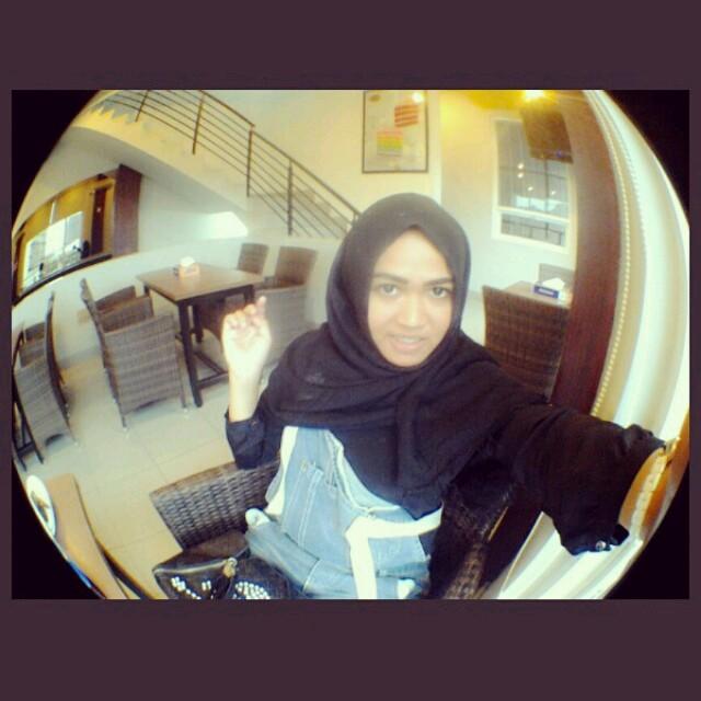 . 02 juli 1995 | SMANDA SMA Negeri 2 tanjung pandan | BUSSINESS ECONOMICS STUDENT MANAGEMENT 2013 OF PASUNDAN UNIVERCITY | Stay bandung city , from Belitung Isl