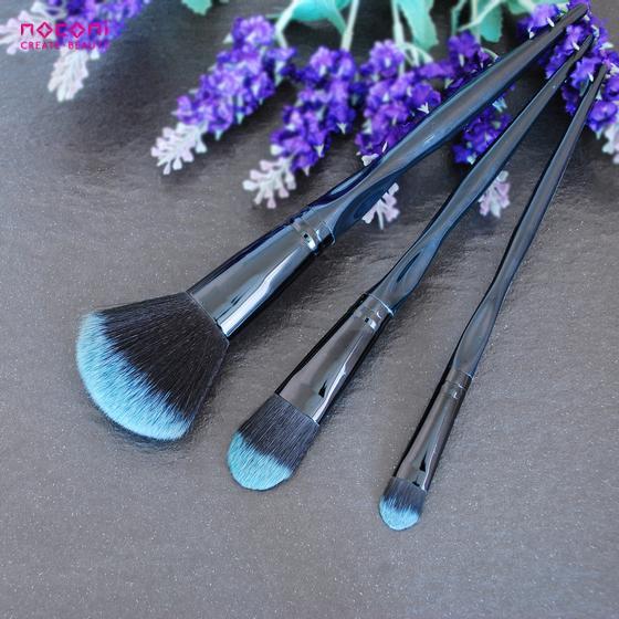 At Yibaili Beauty Accessories Factory, you can find any beauty tool with high quality you like,we offer OEM order, your logo can be print on our products.