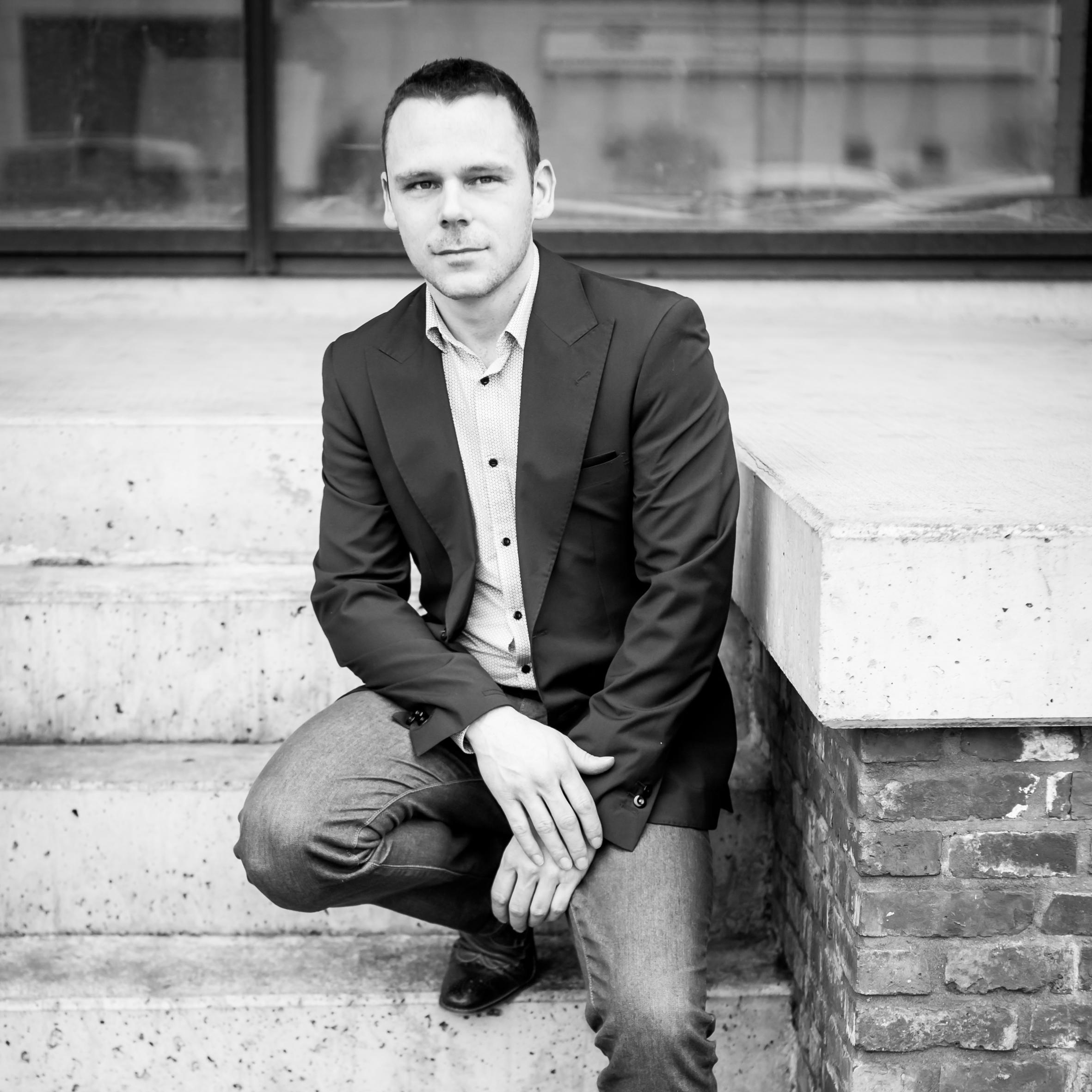 E-Geek, digital native with experience in #Digital & fascinated by #digitalization #Mobile & data-analytics! Loves to learn, ask questions. Coffee & wine lover!