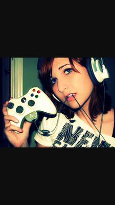 Una chica gamer de verdad. LoL, CoD y sobre todo juego antiguos :)