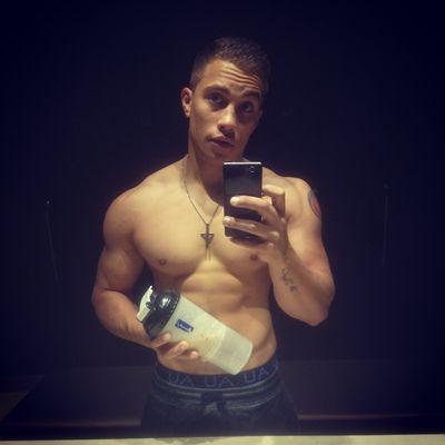 Personal trainer 1,66m, 74kg's. eat, sleep and breath fitness.