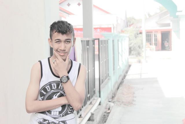 Nama:Ridwan pasurina
 TTL:Riau,27 Juni 1997
 Hobby: football,futsal