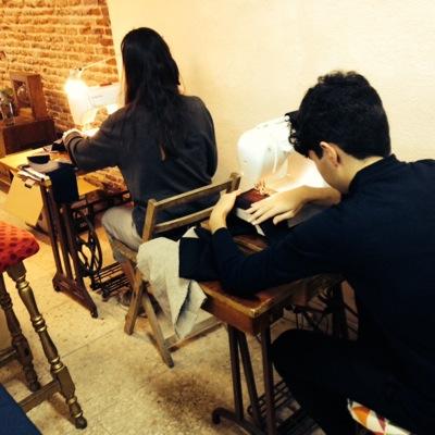 El cinco de Velarde es un espacio de costura, interiorismo y teatro destinado a crear un nuevo ambiente con nuevas experiencias en pleno barrio de Malasaña.
