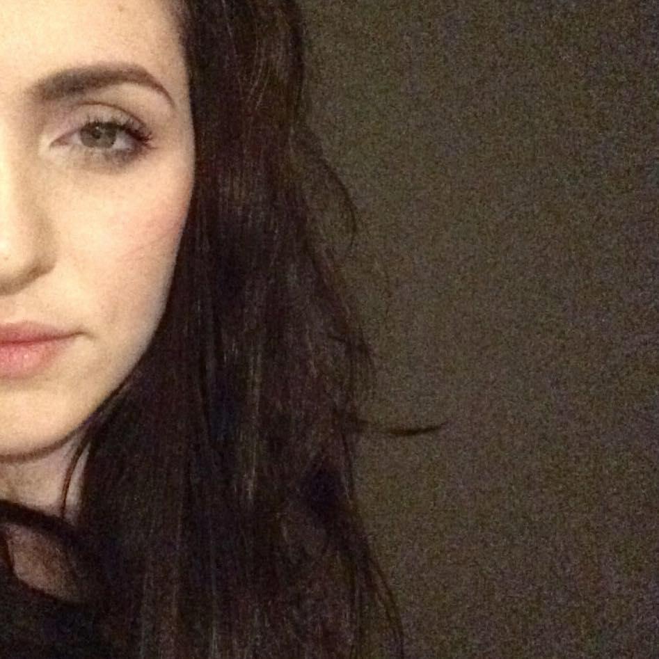 peledecoruja's profile picture. um monstro... usando meias.