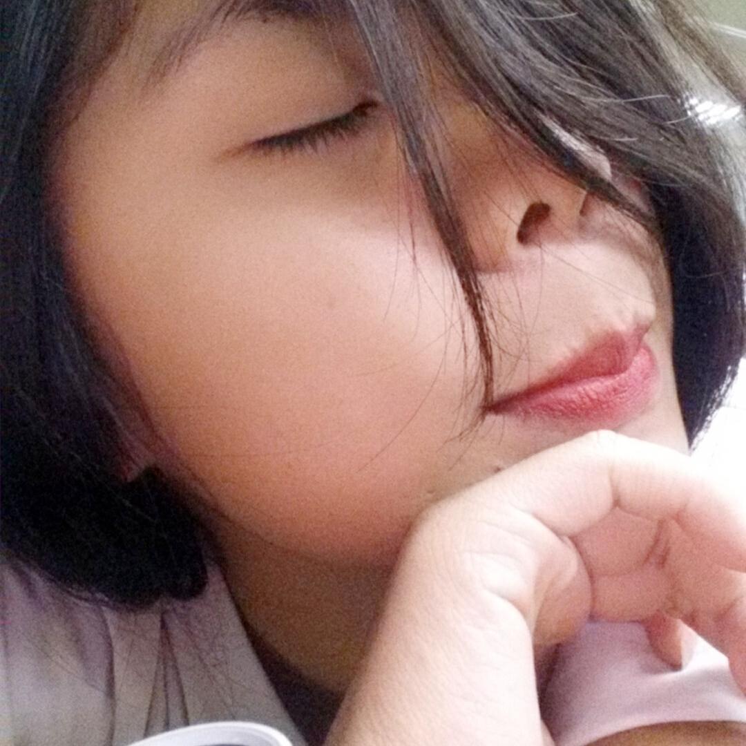 Everyday i smile and act like nothing's wrong. Its called putting everything aside and simply being strong. :)