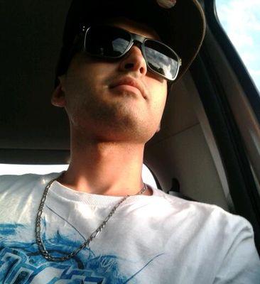 • Instagram: @wellburn
• Fãn de automobilismo, MotoGp, Futebol, Basquete • Games • XBoxLive •