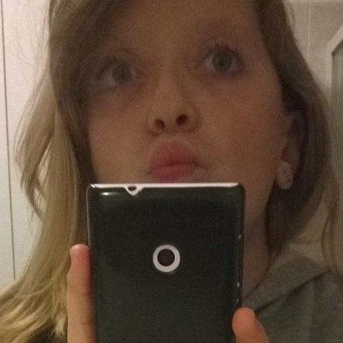 followers tank you❤  . My favorite Singer ar Ariana Grande and Selena Gomez ❤ Ask my nickname is elisa_fish and Instgram , Facebook elisa fish ❤ Smak~ely