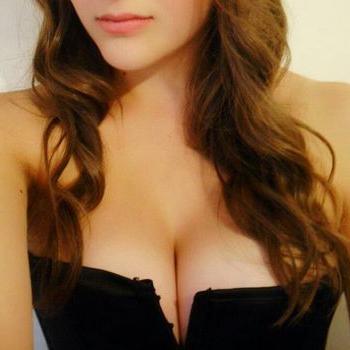 TiphanieSexy's profile picture. Si les mecs dans la vraie vie osent me dire que je suis mignonne, vas-tu me trouver sexy voir carrément bonne sur twitter. Je me lâche grave ici...