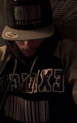 qwert08asdf09's profile picture. White