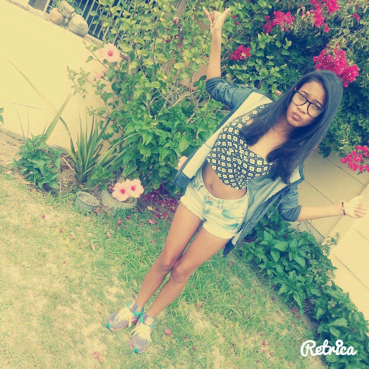 an artist .love dancing. going to Kensington High..♡ Follow me on instagram at courtneycottle1