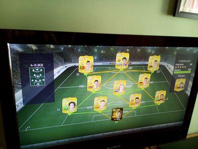 Somos una cuenta de sorteos de jugadores monedas y fifa points y somos 100% fiables, tenemos tambien un hack colabora con la cuenta @RodriPerezSoto