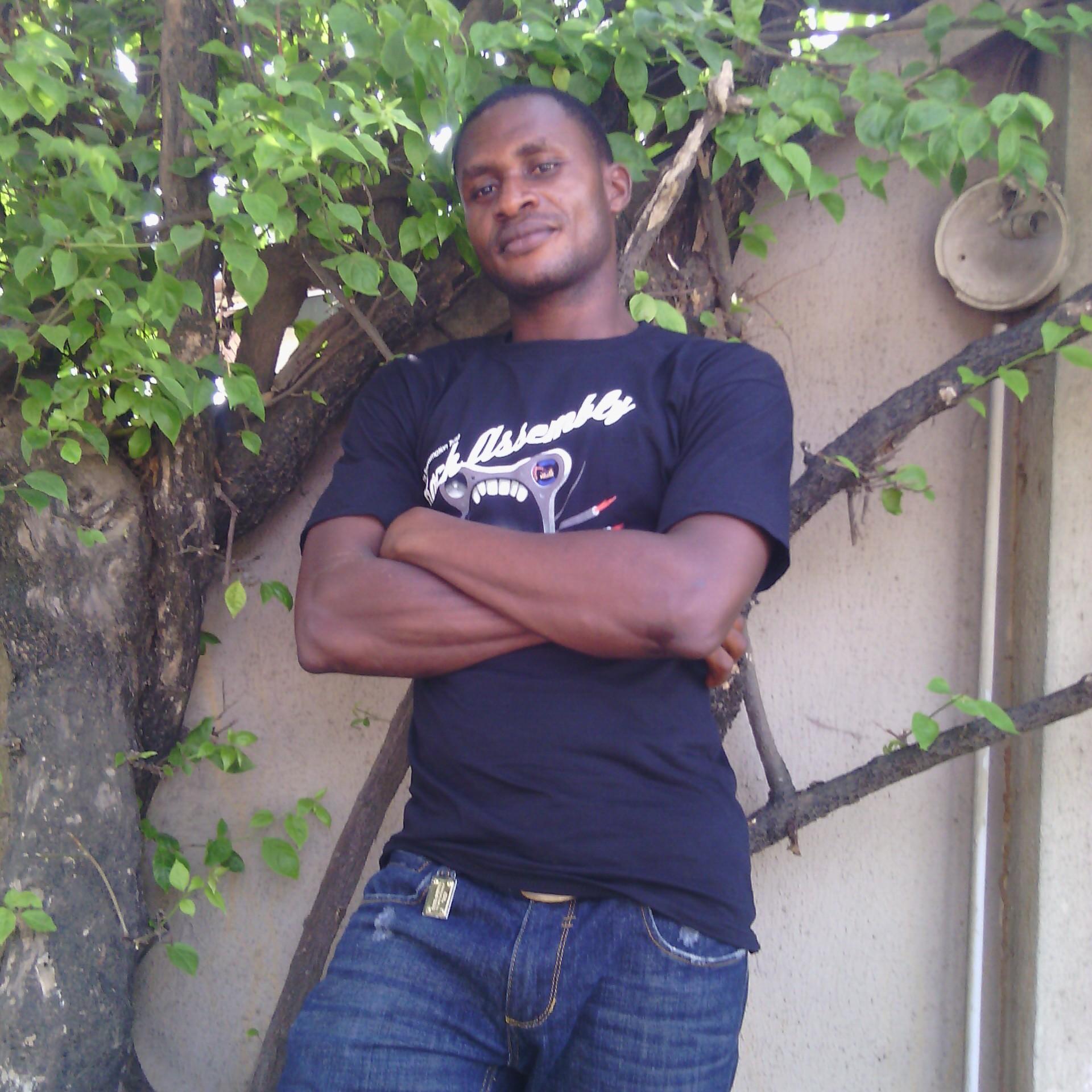 pauleze818's profile picture. 