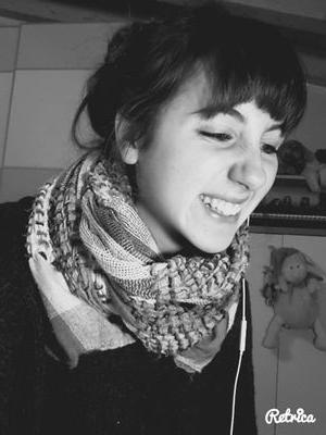 cerco il tuo sorriso sulle labbra di qualcun altro, cerco il tuo sguardo negli occhi di qualcun altro, cerco i tuoi difetti nella perfezione di qualcun altro, c