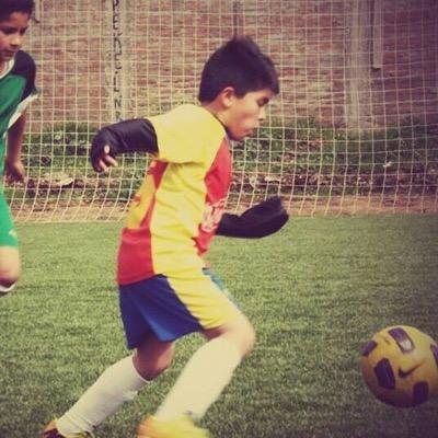 hola soy el seba my equipo favorito es el bayer münchen
 y mi. jugador favorito. es arturo vidal y otros equipos queme gustan son coló coló y y el Arsenal FC