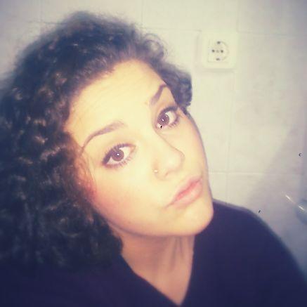 amigas de mis amigos super loca y divertida  y super enamorada de la vidaa ;)