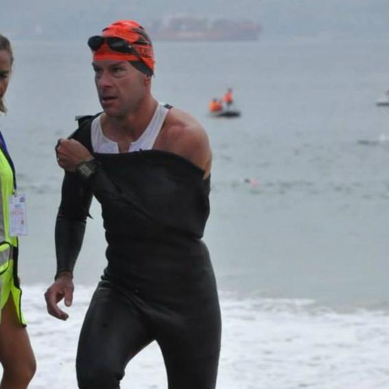 javiescobarmza's profile picture. Mendocino, abogado especialista en derecho laboral, triatleta, peronista y papa de Ambar!