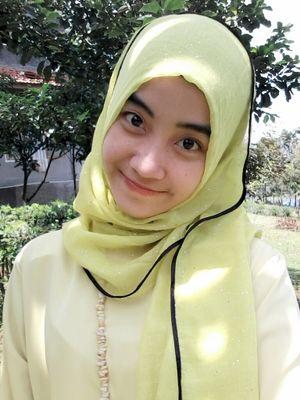 fun, active, have innerbeauty, n friendly.. :) etc.-
hijab is my life :)